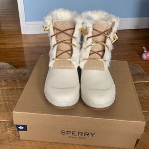 Sperry White and tan faux fur boots 💫